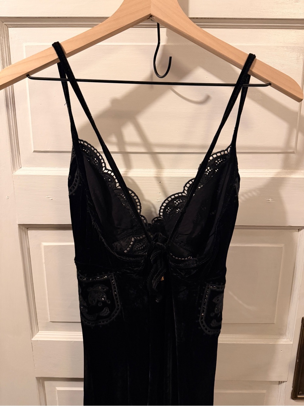 FARM Rio Black Velvet Slip with Lace Appliqué - Picture 5 of 12